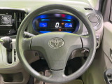 インテリアに合わせたデザインのステアリングは、運転される方のことも考え、運転しやすい形状、大きさです。是非一度、実際に触ってお確かめください。