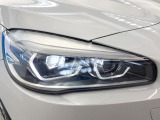 ●LEDヘッドライト:夜間走行時も良好な視界を確保し安心して運転できる高輝度LEDヘッドライトを装備!点灯速度が早く、消費電力も抑えられています。