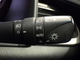【オートライト】車外の明るさに応じて、自動的にライトの点灯・消灯をしてくれます。