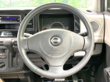 インテリアに合わせたデザインのステアリングは、運転される方のことも考え、運転しやすい形状、大きさです。是非一度、実際に触ってお確かめください。