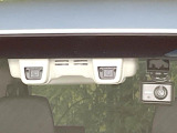 【誤発進抑制機能】駐車場でアクセルとブレーキを間違えてしまった際、ブレーキでサポート。うっかり事故の予防に役立ちます!