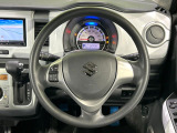インテリアに合わせたデザインのステアリングは、運転される方のことも考え、運転しやすい形状、大きさです。是非一度、実際に触ってお確かめください。