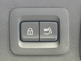 【パワーバックドア】スマートキーや運転席のボタンを押すだけでリアゲートが自動で開閉します!荷物を持っている時や、高い位置にあるバックドアを閉める際に便利な機能です♪