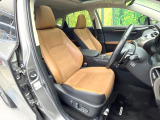 運転席シート廻りは使用感も少なく、良好な状態となっています。前オーナー様が丁寧に使っていたことがよくわかりますね。