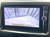 【バックカメラ】駐車時に後方がリアルタイム映像で確認できます。大型商業施設や立体駐車場での駐車時や、夜間のバック時に大活躍!運転スキルに関わらず、今や必須となった装備のひとつです!