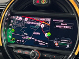 ●純正ナビ:一体感のあるナビは、高級感ある車内を演出してくれます。オーディオ機能も充実しておりますので、運転もより楽しめます♪