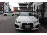 BMWの代名詞の【キドニーグリル】グリルが腎臓のように見えるので【キドニー】と呼ばれるようになりました。一目見ただけでBMWであると認識できる確固たるアイコンとして存在感を放ちます。
