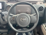 インテリアに合わせたデザインのステアリングは、運転される方のことも考え、運転しやすい形状、大きさです。是非一度、実際に触ってお確かめください。