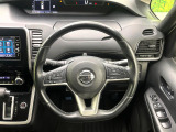 【純正革巻きステアリング】上質な革を使用することで、手にしっかり馴染みとても運転しやすいハンドルです♪