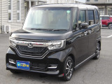 人気のN-BOXカスタムが入荷しました。装備も充実な一台です!