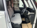居心地の良い運転席なので長時間座っていられます♪リラックスできるデザインがいいですね♪