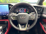 【純正革巻きステアリング】上質な革を使用することで、手にしっかり馴染みとても運転しやすいハンドルです♪