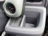運転席側のドリンクホルダーです