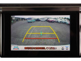 【バックモニター】 後退時に車両の後ろ側を表示します。車庫入れなどでバックする際に安心です。