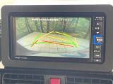 【バックカメラ】駐車時に後方がリアルタイム映像で確認できます。大型商業施設や立体駐車場での駐車時や、夜間のバック時に大活躍!運転スキルに関わらず、今や必須となった装備のひとつです!