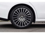納車前整備は、メルセデスベンツ国際認定メカニックによる最新の検査ライン等の施設が充実した当社工場で入念に行います。