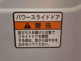 見た目が大事!な外装はぴかっとキレイに磨いており、経年のくすみもよみがえっております。ヘッドライトやドア周辺を磨く際にはマスキングテープを使用して保護しながら丁寧に作業をしております。