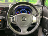 インテリアに合わせたデザインのステアリングは、運転される方のことも考え、運転しやすい形状、大きさです。是非一度、実際に触ってお確かめください。