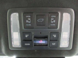 運転席からもリヤドア・バックドアを開閉する事ができます。