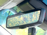 【デジタルインナーミラー】後席の大きな荷物や同乗者で後方が確認しづらい時でも安心!カメラが撮影した車両後方の映像をルームミラー内に表示。クリアな視界で状況の確認が可能です!