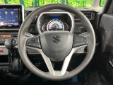 インテリアに合わせたデザインのステアリングは、運転される方のことも考え、運転しやすい形状、大きさです。是非一度、実際に触ってお確かめください。