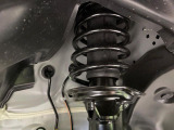 お車を安心してお乗りいただく為には、足回りの定期点検が欠かせません。サービスサポート(有償保証)では無料点検もご提供しており、安心のカーライフをお過ごしいただけるサポート体制が整っています。