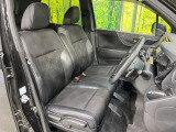 運転席シート廻りは使用感も少なく、良好な状態となっています。前オーナー様が丁寧に使っていたことがよくわかりますね。