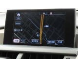 メーカー装着のナビを装備しております。