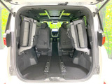 普段のお買い物や通勤、送迎等に十分な荷室スペースを確保しております。セカンドシートを倒すと、大きな荷物の積載も可能です♪