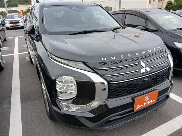アウトランダー PHEV 2.4 M 4WD ワンオーナー 禁煙車 純正9インチナビ