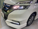 【LEDヘッドライト】悪天候や夜間走行時も良好な視界を確保し安心して運転できる高輝度LEDヘッドライトを装備!点灯速度が早く、消費電力も抑えられています。