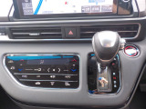 運転席から各種ボタンの操作がしやすいように設計されたデザイン。ドライブなでもスマートに操作ができます♪