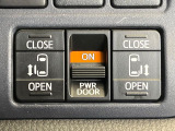 【両側パワースライドドア】スマートキーや運転席のスイッチで後席両側スライドドアの開閉が可能♪電動だから力を入れてドアを開ける必要が無く、小さなお子様でも簡単に開け閉めでき快適です♪