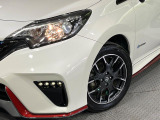 【オートライト】周りの明るさに応じて自動でヘッドライトの点灯・消灯ができる機能です!ライトの付け忘れ・消し忘れなどが無くなり、雨の日や夕方の走行も安心!トンネル通過時も便利ですね♪