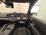 リバース連動型のバックカメラは、精度が良く、バックや縦列駐車もストレスなく止められます。カメラの性能も日々進化しており画質には私たちも驚かされます。ぜひ実車でのご確認をお願い致します!