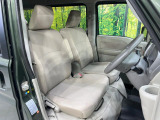 運転席シート廻りは使用感も少なく、良好な状態となっています。前オーナー様が丁寧に使っていたことがよくわかりますね。