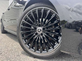 メルセデス・ベンツの定める厳しい基準をクリアしたお車のみをご案内させて頂きます。納車前整備はメーカー規定に基づき最大100項目にも及ぶ点検を熟練のメカニックによって行いご納車させて頂きます。