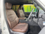 運転席シート廻りは使用感も少なく、良好な状態となっています。前オーナー様が丁寧に使っていたことがよくわかりますね。