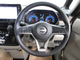 運転が楽しくなる明るく開放的な運転席まわりです。