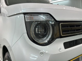 LEDヘッドライトは、点灯の瞬間から最大光量を発揮し、突然暗くなるトンネルなどでの安定感を高めます。