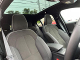 運転席シート廻りは使用感も少なく、良好な状態となっています。前オーナー様が丁寧に使っていたことがよくわかりますね。