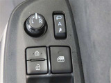 ドアミラーは電動格納式です。