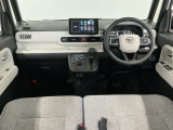 【インパネ】運転のしやすさを最優先に設計された見晴らしの良いフロントビュー。車両間隔が掴みやすく狭い道でも安心♪「安全」と「品質」を最優先に、安心してお乗りいただけるクルマを提供いたします。