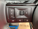 ステアリングスイッチ付きのハンドル!運転に支障をきたすことなくナビ操作が可能です!!