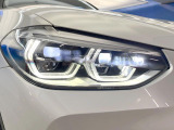 ●LEDヘッドライト:夜間走行時も良好な視界を確保し安心して運転できる高輝度LEDヘッドライトを装備!点灯速度が早く、消費電力も抑えられています。