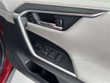 運転席のパワーシートはメモリー機能付き