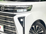【LEDヘッドライト】悪天候や夜間走行時も良好な視界を確保し安心して運転できる高輝度LEDヘッドライトを装備!点灯速度が早く、消費電力も抑えられています。