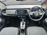 ワイドな視界を確保して運転しやすく見晴らしが良いです。長時間の運転も快適に過ごせしていただけると思います。