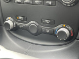 【オートエアコン】車内温度を感知して自動で温度調整をしてくれるのでいつでも快適な車内空間を創り上げます。