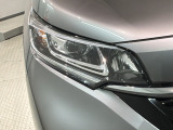LEDヘッドライトは、点灯の瞬間から最大光量を発揮し、突然暗くなるトンネルなどでの安定感を高めます。